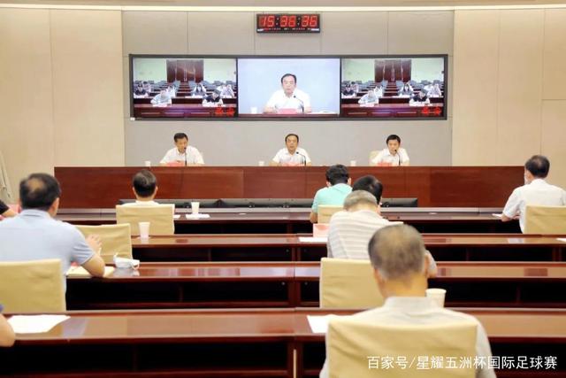 华子赛后双膝裹着厚重冰袋 早早落后40+竟打满了三节！